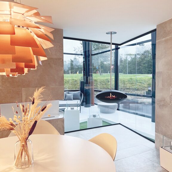 Bioethanol Feuerstelle Espoo Ceiling drehbarer Deckenkamin im Esszimmer