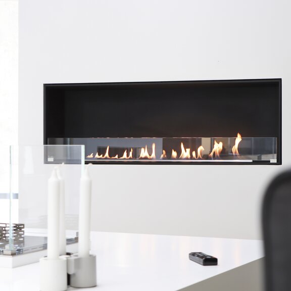 Bioethanol Feuerstelle Montreal Front eingabaut in weisser Wand im Wohnzimmer